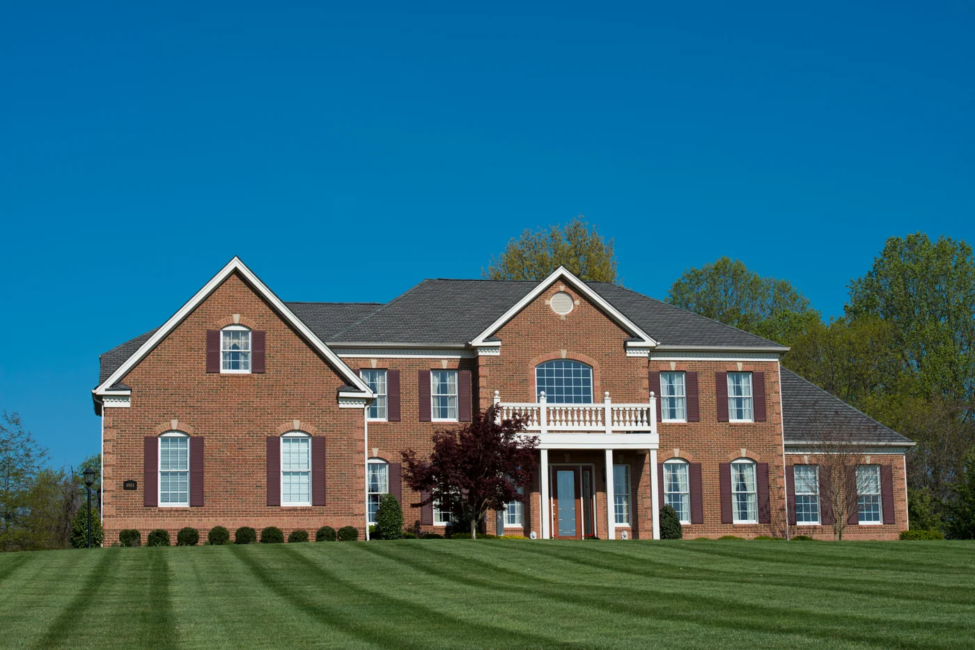 Traditional landscaped home representing Vestavia Hills, Alabama